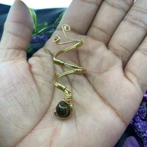 Double wrapped spiral ring with Stone